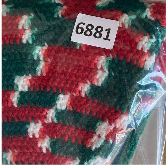 Crochet Holiday Red Green White Round 23" Placemat Table Cover - Picture 7 of 7